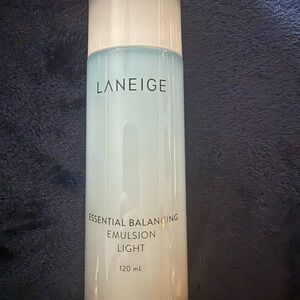 LANEIGE Essential Balancing Emulsion Light Blue and White